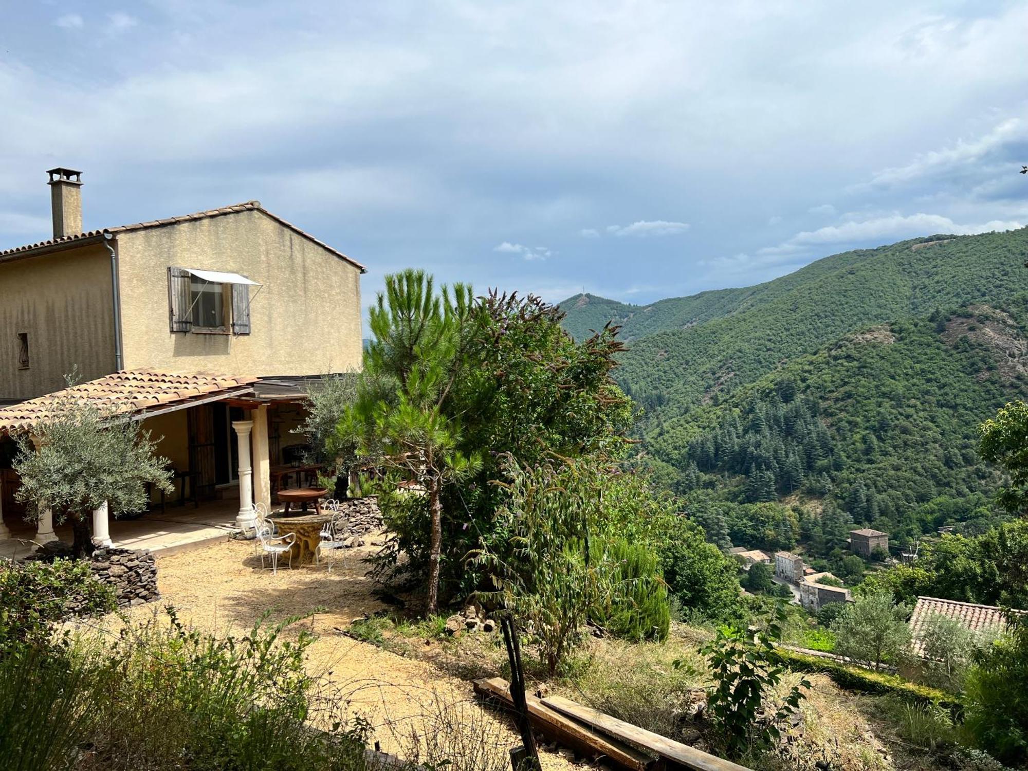 Les Magnels Bed & Breakfast Valleraugue Bagian luar foto